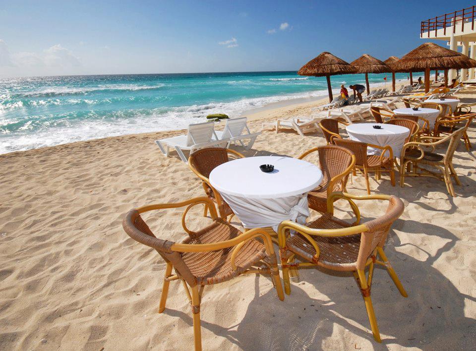 Cancun - mic dejun pe plaja