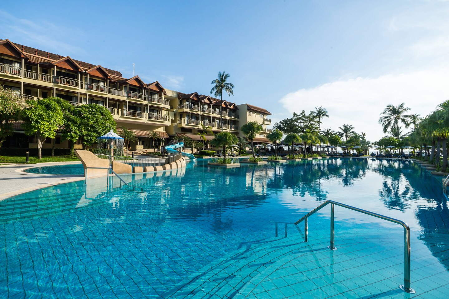 Phuket Marriott Resort and Spa Merlin Beach 5*